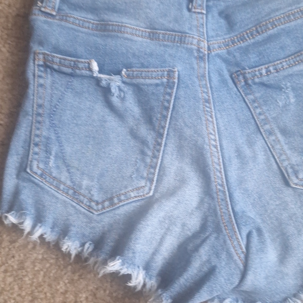 Kendall+Kylie The Icon Short, Size 24 (XS) - Picture 8 of 9